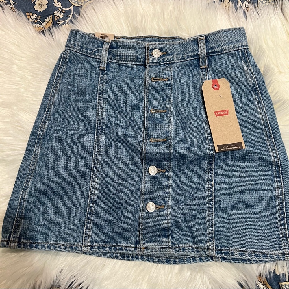 NWT short skirt by Levi's size 26